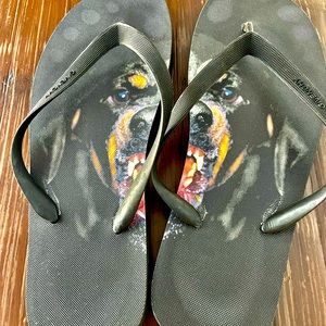 Mens used GIVENCHY Rottweiler Flip Flops Sandals.  Size not shown 10.5-11